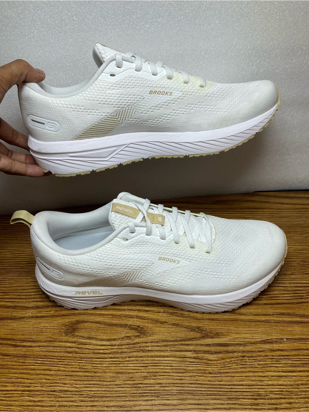 Brooks Revel 6 Athletic Running Shoes White Energize 1103981D122 Men’s Size 11.5